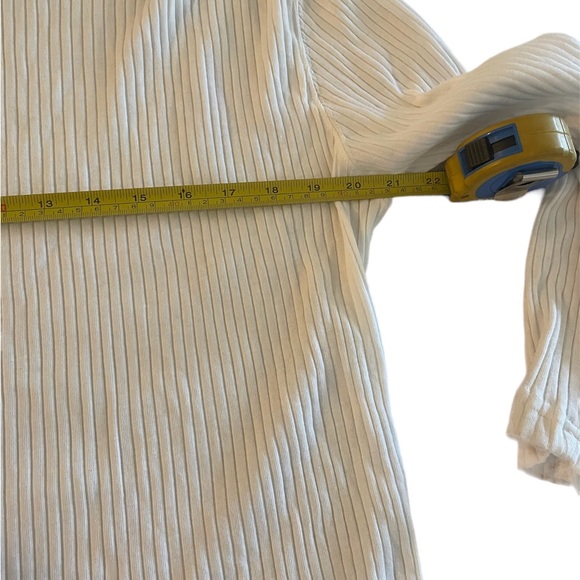 EUC Jennifer Lauren white turtle neck sweater - Picture 3 of 3